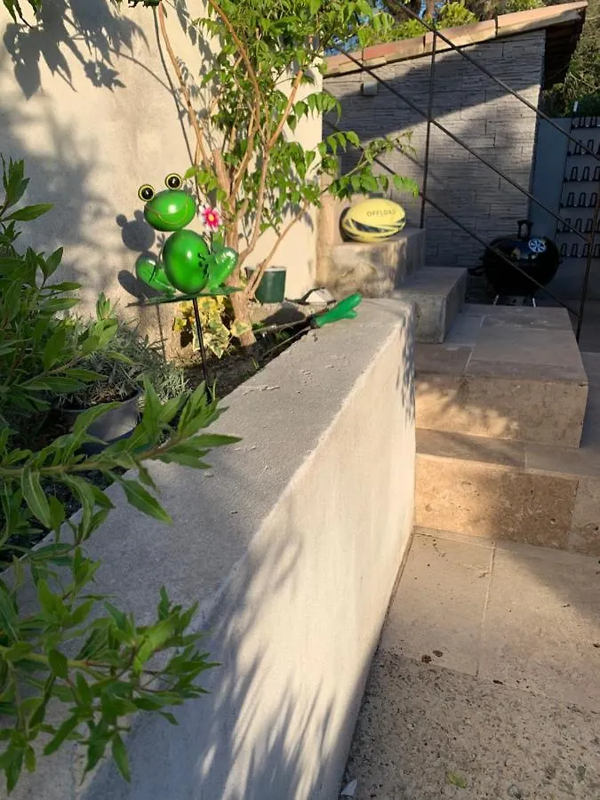 Studio Isabelle Hotel Carpentras 0*,  France